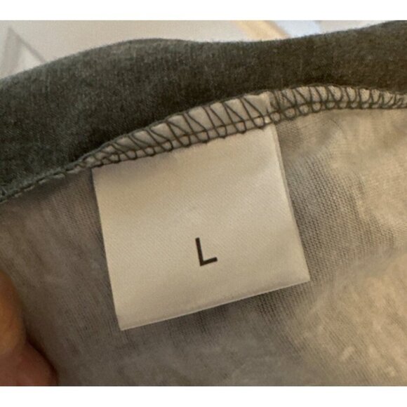 Queen Graphic Tee With Distressed Splatter Design Gray & White, Large - Picture 5 of 5